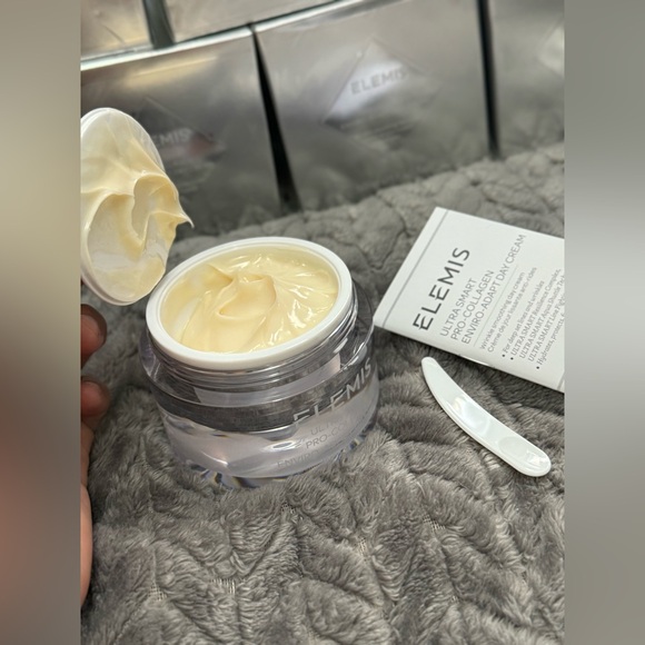 ELEMIS
Ultra Smart Pro-Collagen
Enviro-Adapt Day Cream - Picture 2 of 8